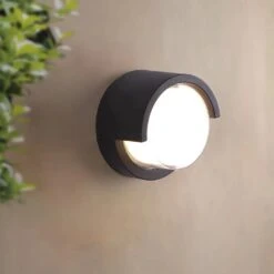 12W Stylish Round LED OutDoor Wall Light